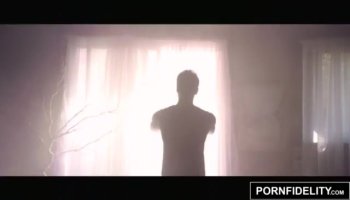 Hunk delights with his skillful cunt pounding